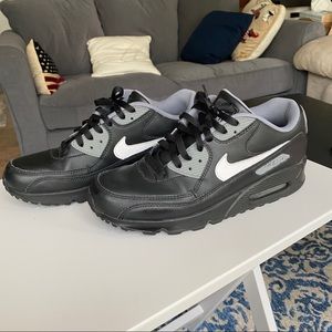 NWOT nike air max sneakers